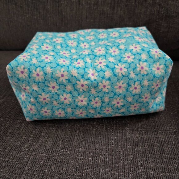 Crafty & Posh Handmade Blue Daisy Quilted Carry-All Makeup Bag - Picture 3 of 5